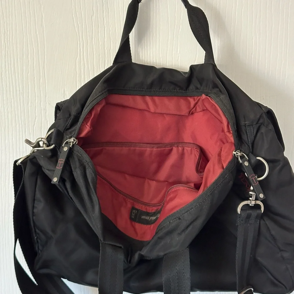 Vintage Tumi laptop/crossbody bag. Black with red lining, great find!